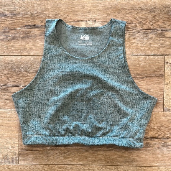 REI Tops - REI Women's Green Tank Crop Top Size Large in Excellent Condition
